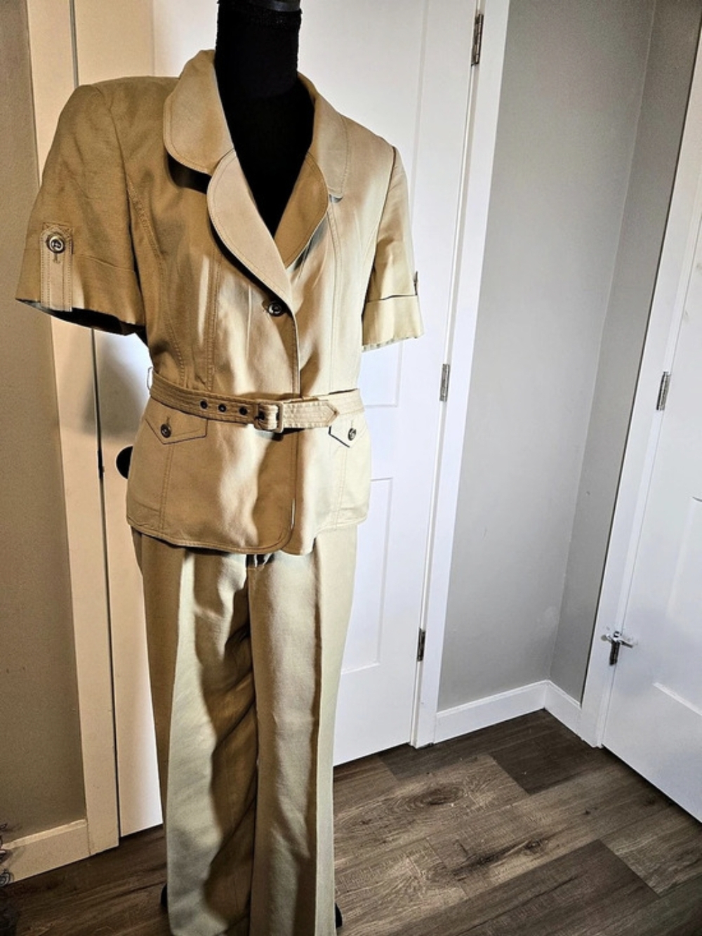 Ellen Tracy Women Petite 10 Khaki Belted Pant Suit 2pc Short Sleeve